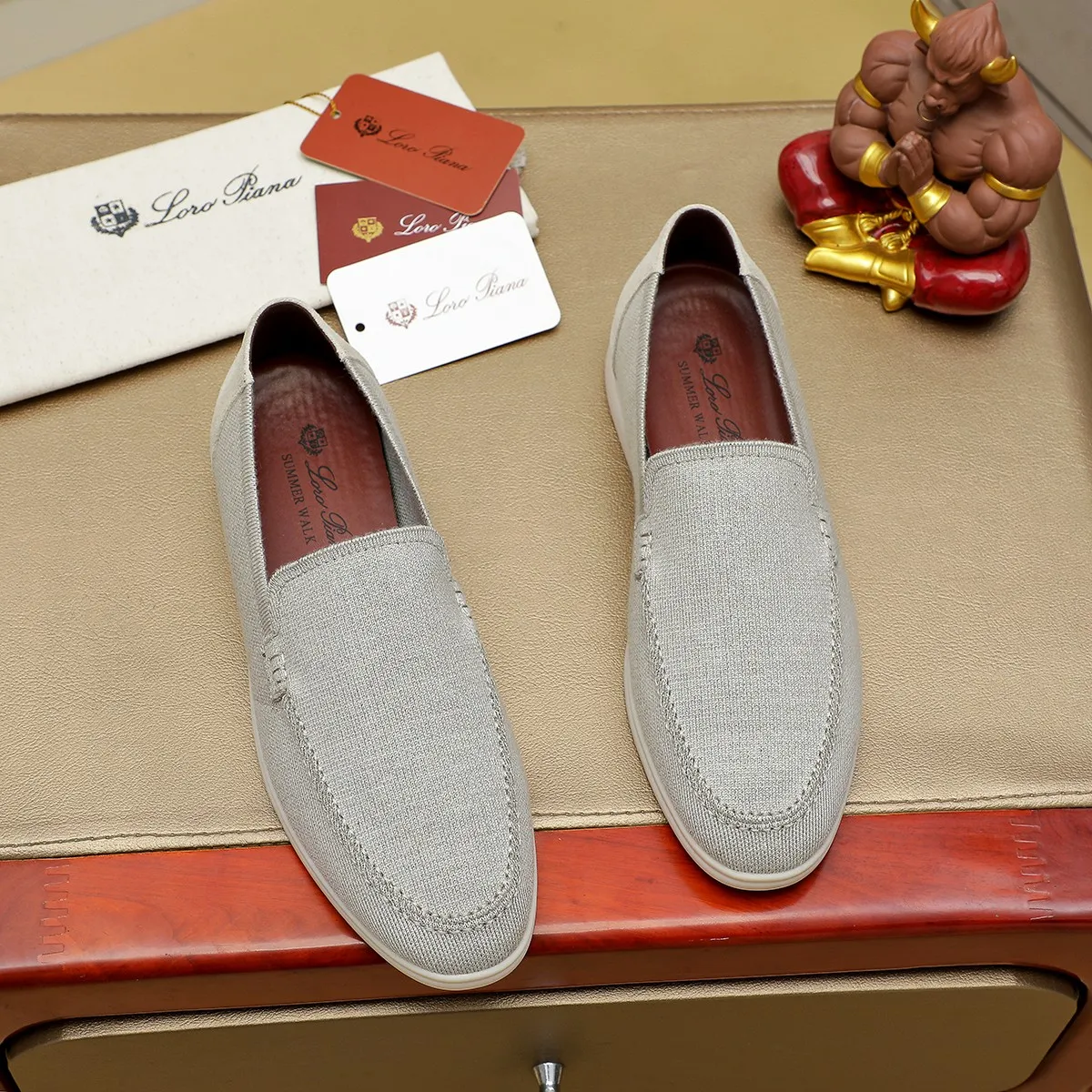 Men's Men's Shoes 💰 400 Loro PIana moccasin made of wish wool fabric. The upper is made of knitted fabric, made on a loom, and then attached to a rubber sole. The Rain System's water-repellent treatment enhances the shoe's functional design, while the suede details give the shoe a sense of elegance and sophistication. Made from Wish, fine wool from Australian and New Zealand Merino sheep 38-44